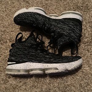 Lebron XV “Ashes”